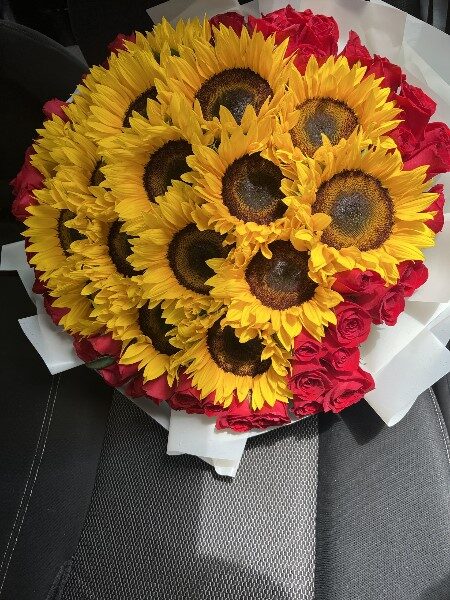 Los Mejores Ramos de Rosas con Girasoles: Un Abrazo de Color y Alegría