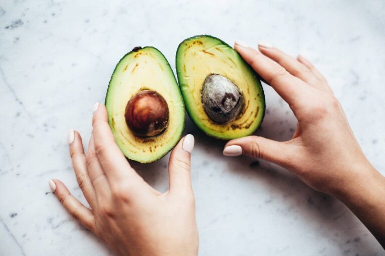 para-que-sirve-la-pepa-de-aguacate-rallada-y-hervida