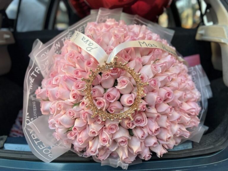 ramos-de-rosas-con-corona